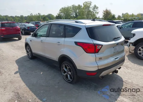 2019 Ford Escape Titanium z USA, uszkodzony, nr VIN 1FMCU9J94KUB23522